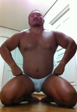 All About Stocky Beefy Men Bulges