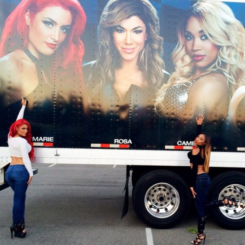 Literally coming to a city near you !! @arianeandrew and I standing in front of the new #TotalDivas 