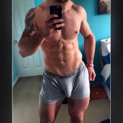 britguyspy:  bareallmusclehunk:  Gotta keep pumped 💪🏽  Awesome #bulge