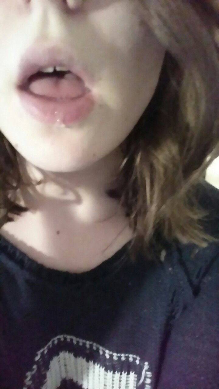 an-itty-bitty-princess:  I was practicing sucking Daddy’s cock and now my mouth