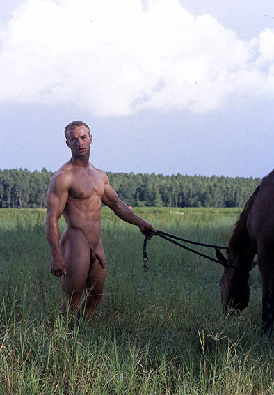 malearmpits:  Oh Derrick!   Lucky Horse I’d say -  Dam this guy is handsome, muscular and so sexy.  WOOF