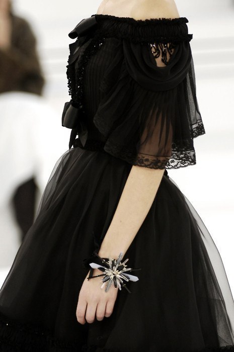 gothiccharmschool:  Yes. All of this. Lace and darkly-glittering jet beads. I approve and covet wildly. 