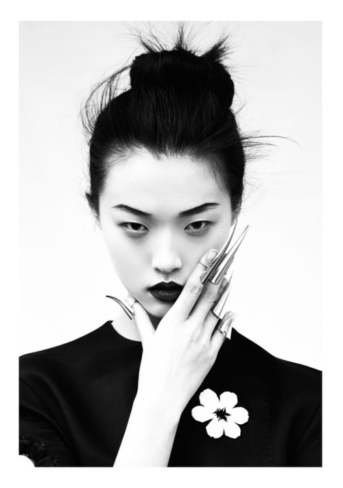 BAUBLE OF THE DAYGEISHA GLAMSOURCE: ELLE VIETNAM