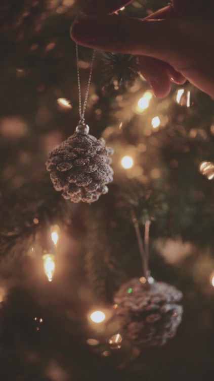 enchantedbgs:    christmas lights backgrounds • like if you save/use    -A