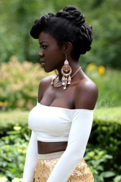 naturalhairqueens:  Her skin is so beautiful!