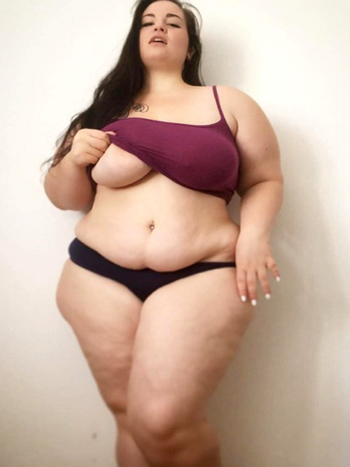 neptitudeplus: Your boobs are gorgeous. But, babe, you had us at “belly”… or “thighs”… or “love-hand