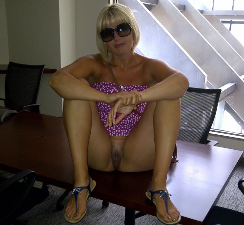 pixplayxxx:  Of coarse no one will recognize you with your sunglasses on! 