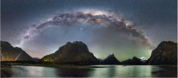 sixpenceee:The Stars Above the Mountaintop (New Zealand)Photo by Rob Dickinson. 