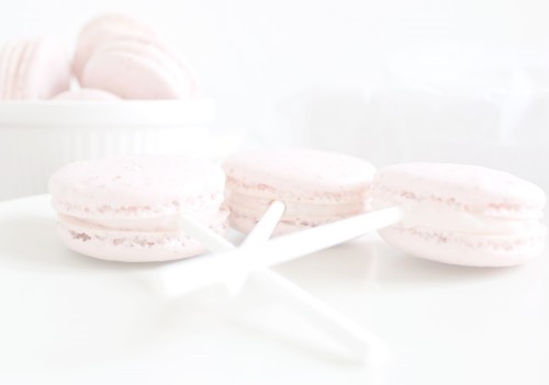 kawaiistomp:Strawberry French Macarons by Grace(full)Eats(please do not delete the credit)
