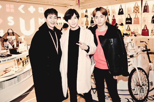 jinqki:  shinee @ coex (minus minho) 