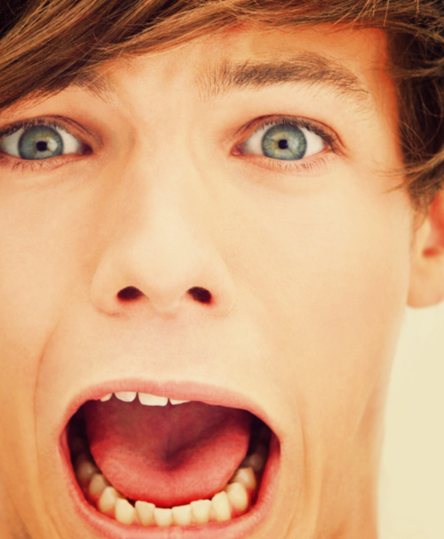 Green Louis  Louis tomlinson tumblr, Louis, Ocean blue eyes