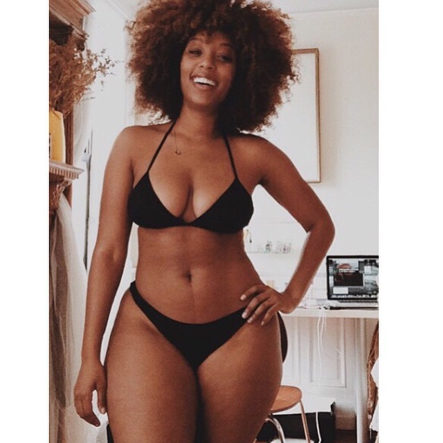 thecakemagazine:  #thickgirls Ladies hashtag #thecakemagazine in your cake pics #imlookingforher