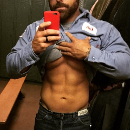 guyswithiphones-nude:  Guys with iPhones http://ift.tt/1bHkUpB
