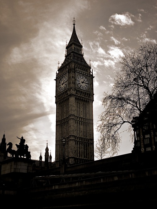 youcan-callmesir:  thesexpartners:  mbphotograph:  My personal favorite collection of London photos that I have taken over the years and that have already been posted to my blog. Much, much, more new London to come in the very near future =)  Follow