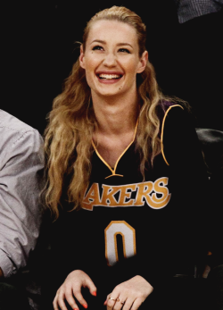 iggyazaleasource:  November 28 - Iggy Azalea at