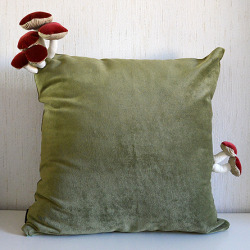 abclsd123tripwithme:  whimsebox:  Fungi pillow