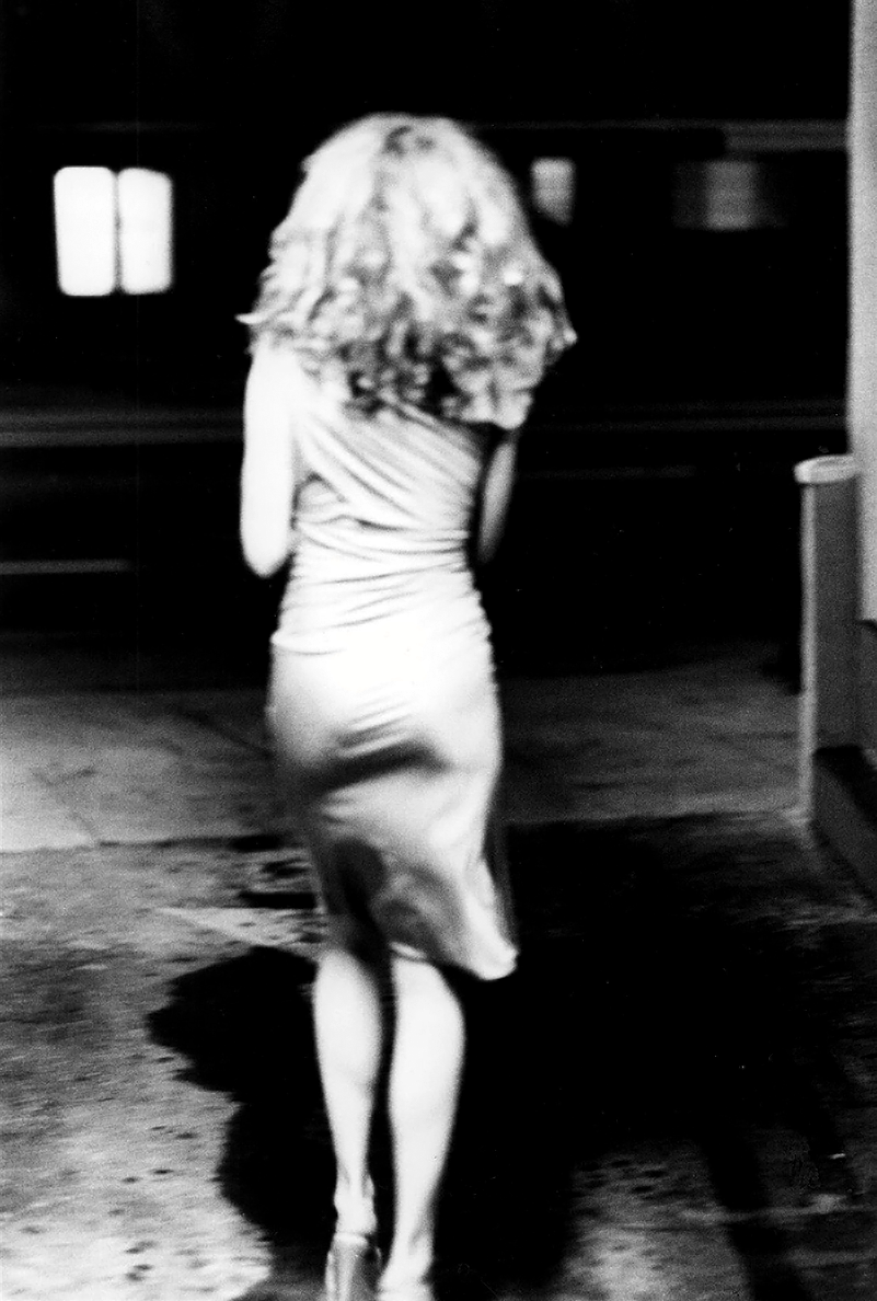 kafkasapartment:Heather Graham by Ellen von Unwerth.