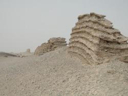 abandonedandurbex: Unmaintained portion of the Great Wall of China slowly being reclaimed by the Gobi Desert [864 x 648]