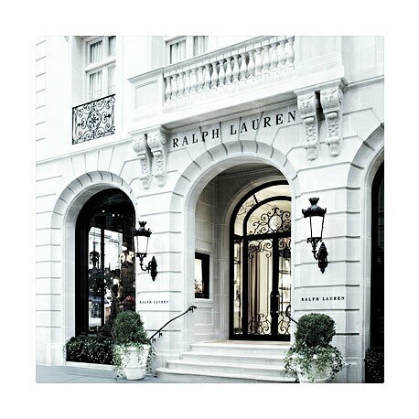 theiconcreative:  Ooohhhh…I do love a brilliant white #shopfront #ralphlauren Chic