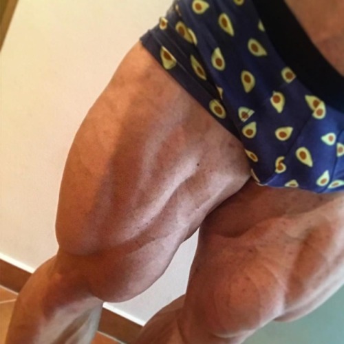 sexymusclebeast7: LOVE the legs on this guy!! Vojta Trnka