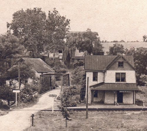 This photo was taken in 1899 or 1900, shortly after the railroad replaced the “Alnwick Grove” sign o