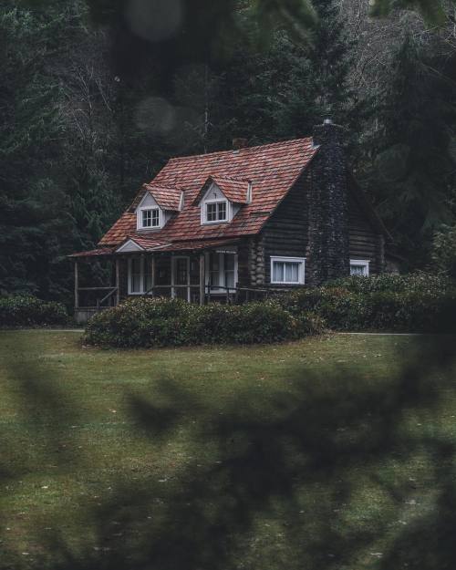 grace–upon–grace:  Brett Cederberg  I honestly love how often I see the Stormking ranger cabin come across my dash! 