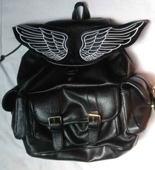 Classic Wings and Black Design Satchel The most easy matching style, necessary for your wardrob