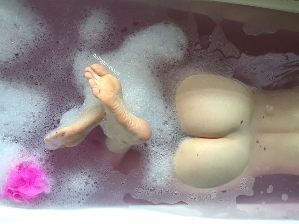 babygirl-blood:  babygirl-blood:  Princess bubble bath for this little babygirl ft.