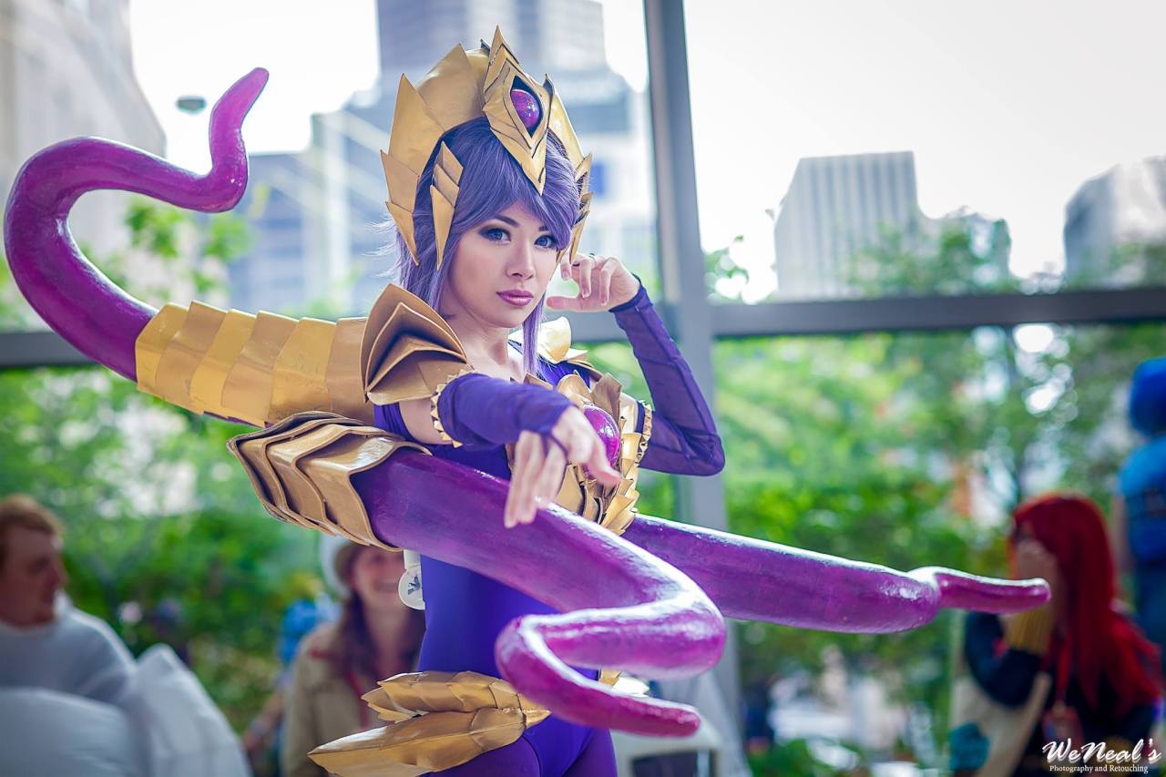 league-of-legends-sexy-girls:  Vel’koz Cosplay