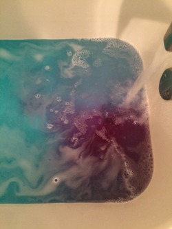 shenori:   versaceacidtabs:  bath art  i