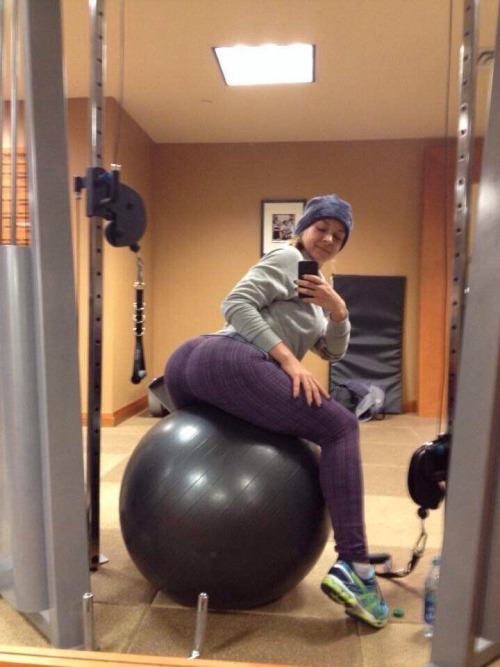 neene2014:  ladies–of–kik:  Wonderful submissions from Sara. That assssss😍 you can find her on kik at Alexa_says_Hey  Remember to like, reblog, follow, and submit