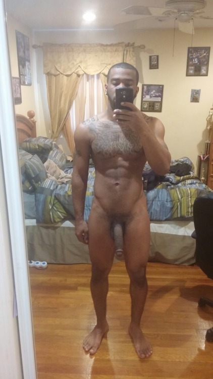 cakesondeck00:  Got a nice body on him 