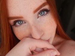 praetioranguard: Stunning redhead - A ten!