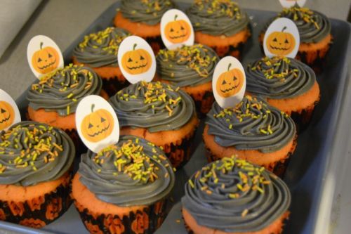 rubyrevolt:  I baked some cupcakes for my Halloween party. 