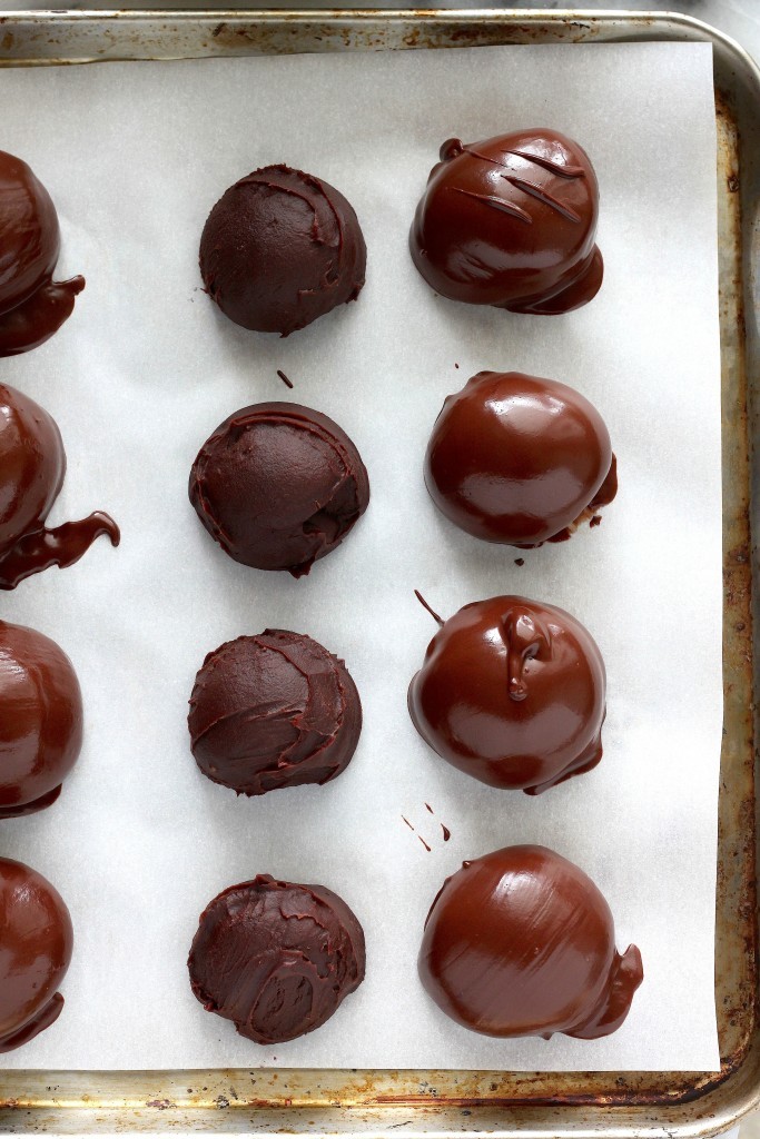 sweetoothgirl:    Red Wine Chocolate BonBons 