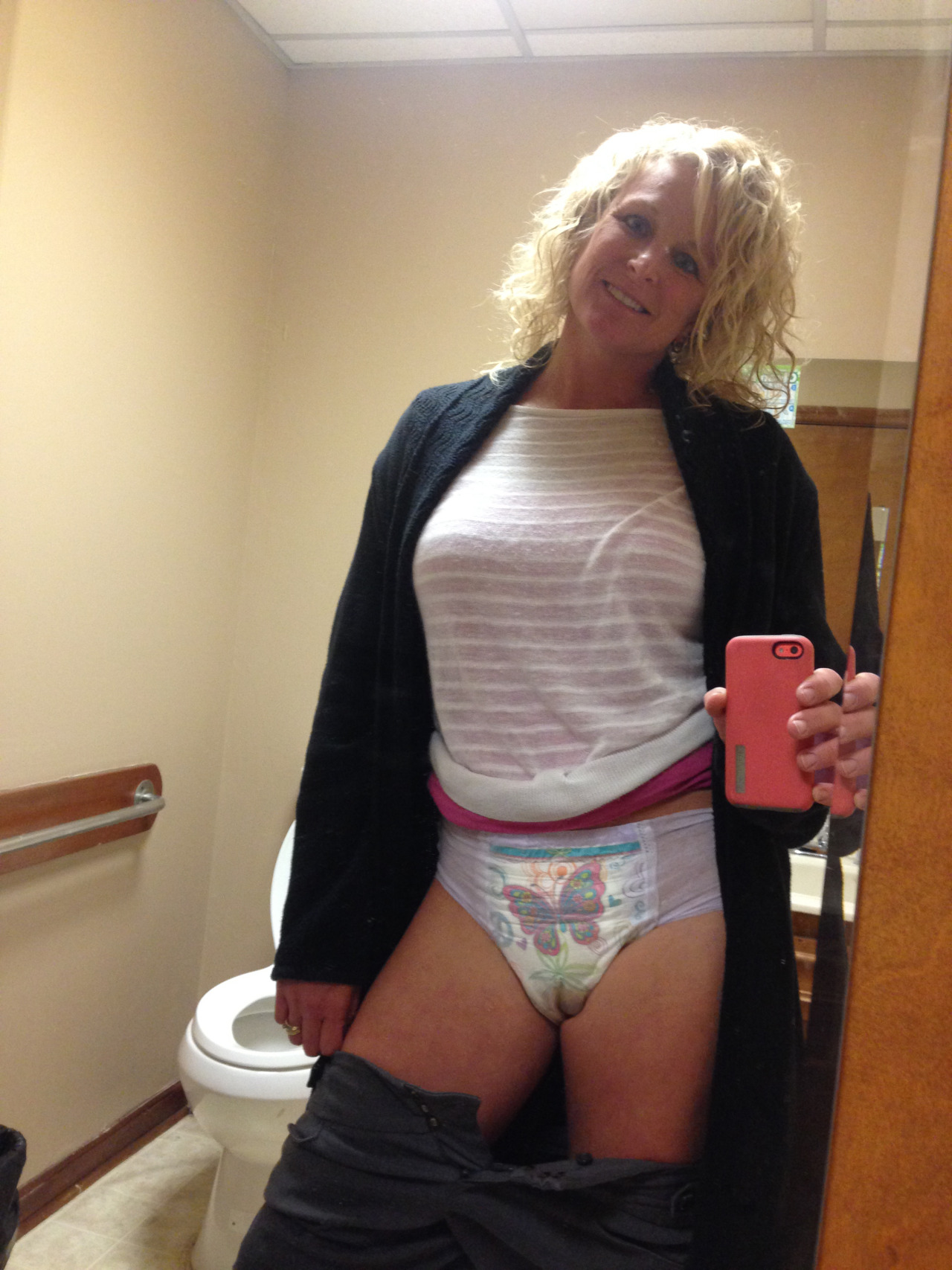 thebambinogirl:  I had to go to the gynecologist today for my yearly exam. I asked