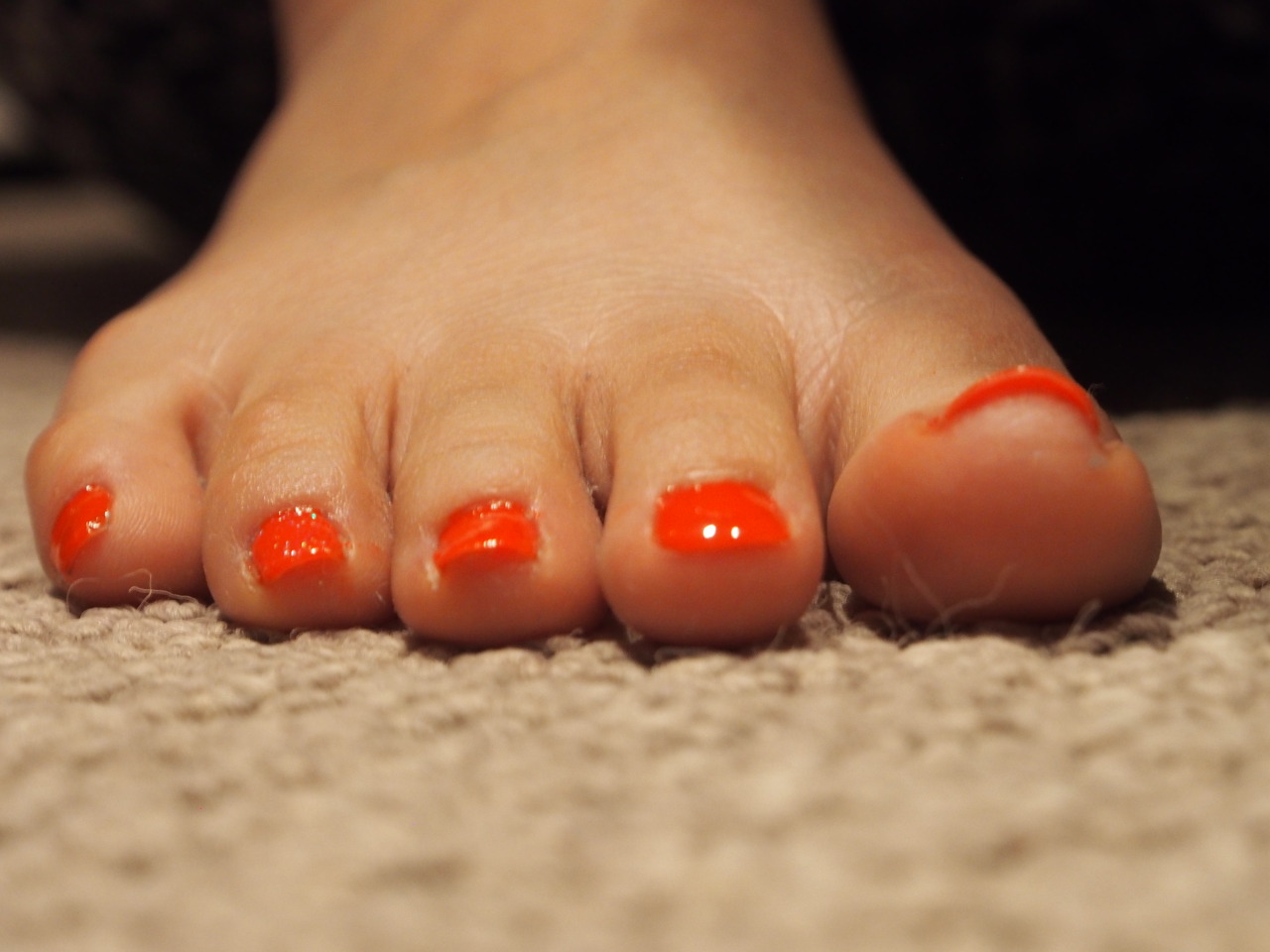 wvfootfetish:  buntoes:  come here and blow these toes…..dry :Porange crush part