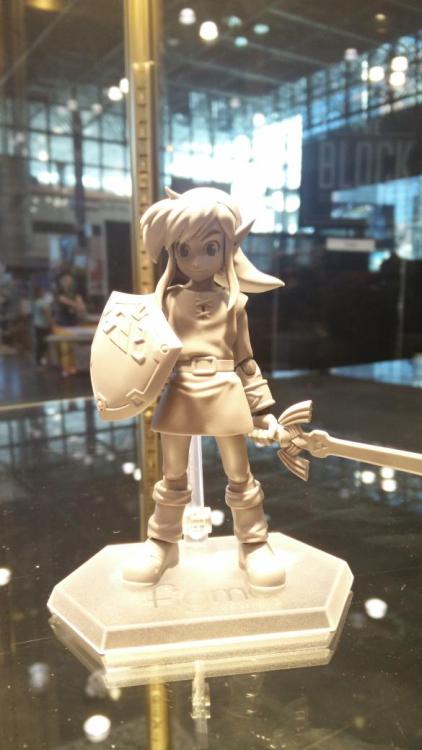 Check out this stuff from NYCC!Figma Link - A Link Between WorldsFiguarts Bowser (lookin’ kinda tiny