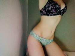 ellamystery:  Absolutely loved my body and cute underwear this morning.