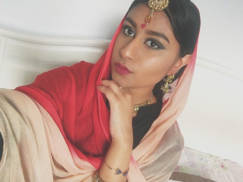 1jh: that early 2000 desi vibes maybe?? ✨