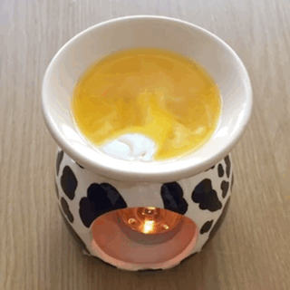 slimeandspice:Spring bunny wax melt!