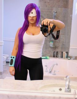 beautifulcosplayers:  Source:15 Mind-Numbingly Sexy Cosplay SelfiesBeautifulcosplayers