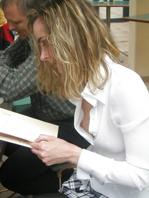 downblouse-paradise: More downblouse at downblouse-paradise.tumblr.com/