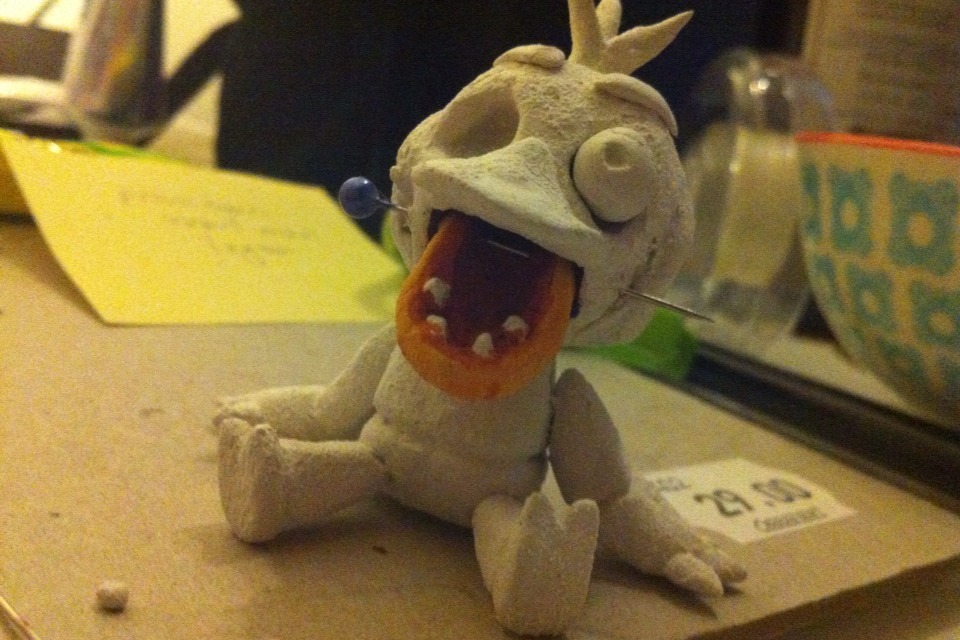 not-a-comedian:  I made a tiny Chica sculpt! Her jaw is moveable and the head is