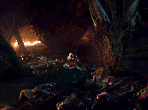 smartrants101: mhysaofdragons: Drogon comforting Dany It’s okay ma, I’m here