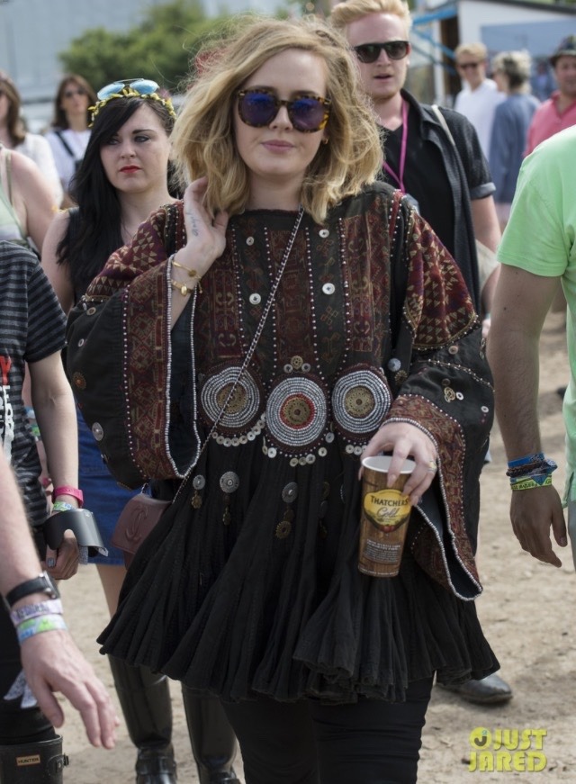 adoreyouadele:  Adele and Simon’s new photo in Glastonbury Festival.