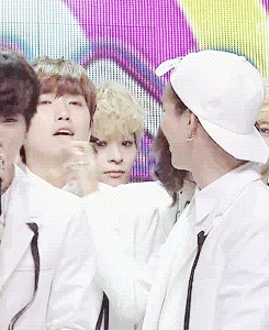 chaootic:   Baro wants to see Sandeul’s smile *~* #LONELY3RDWIN 