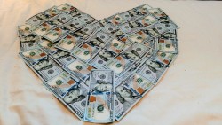 sharkamongfish:This is the valentines day heart. Reblog for cold hard cash. 