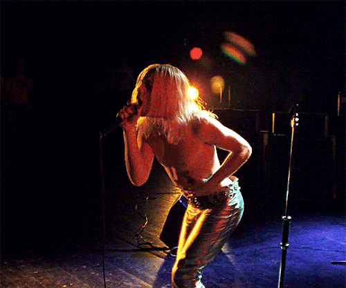 DAILYFLICKS 30K EVENT: FAVORITE 90s FILM PER MEMBER VELVET GOLDMINE (1998) Sonny (@fathermax)