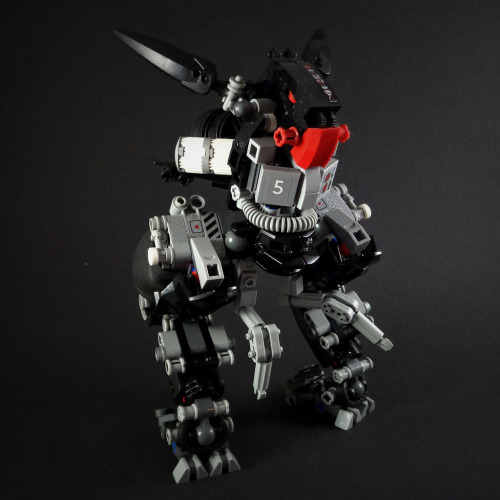 rhubarbes:  Lego mech by Marco MarozziMore lego here.More robots here.